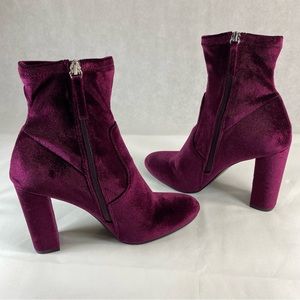 Steve Madden Edit Burgundy velvet sock bootie size 9